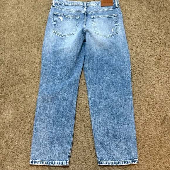 Lucky Brand Light Blue Distressed Ladies  Jeans - Picture 6 of 9